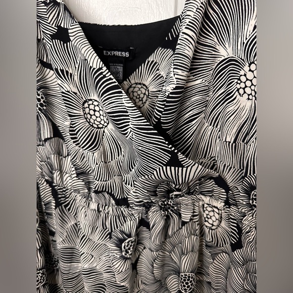 Express Satin Wrap Top Floral Black and White Maxi Dress NWOT - Picture 4 of 7